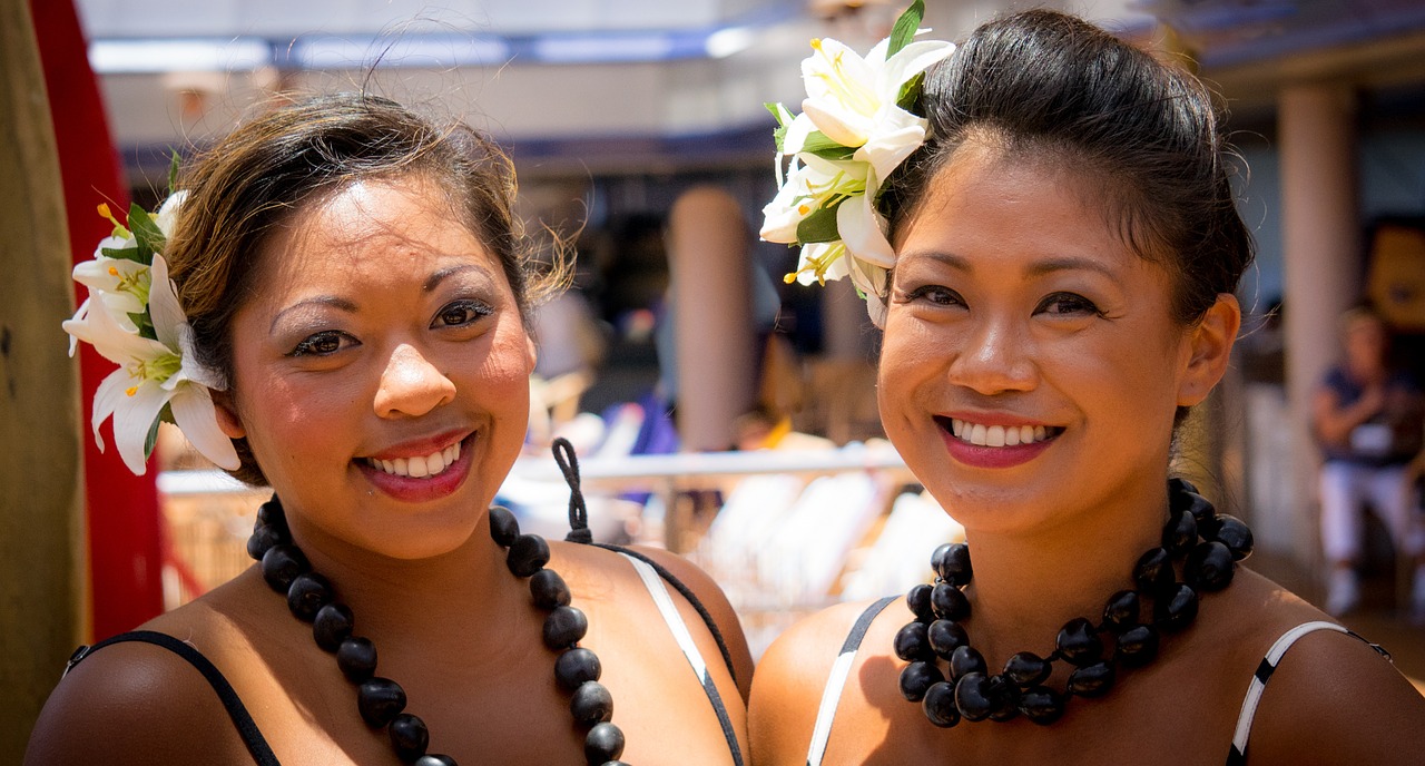 Picture of two Hawaiian ladies